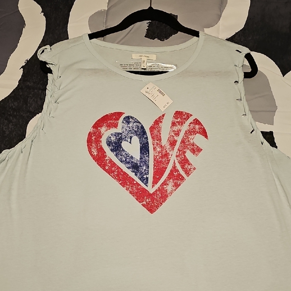 Women's Sleeveless Top with Heart Graphic
